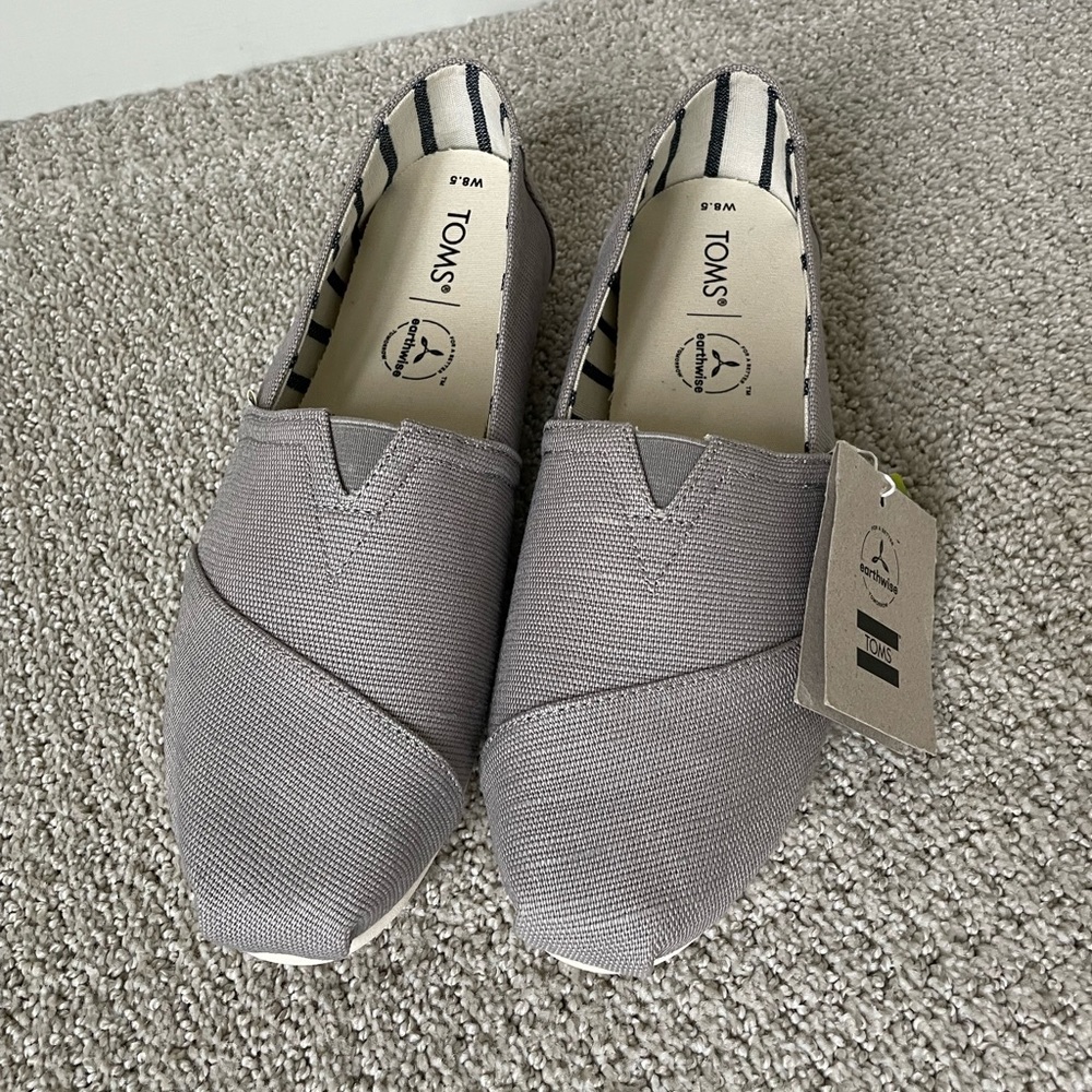 NWT Gray Toms
